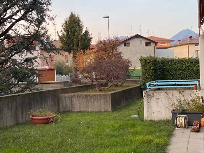 Appartamento trilocale in affitto in Centro, Torre Boldone