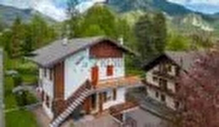 Appartamento trilocale in vendita in Castione Della Presolana