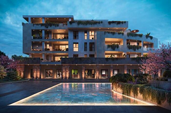 Appartamento quadrilocale in vendita in Via Luciano Manara, Monza