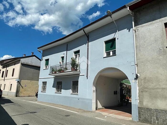 Casa con 5 locali in vendita in Via San Michele, Novara