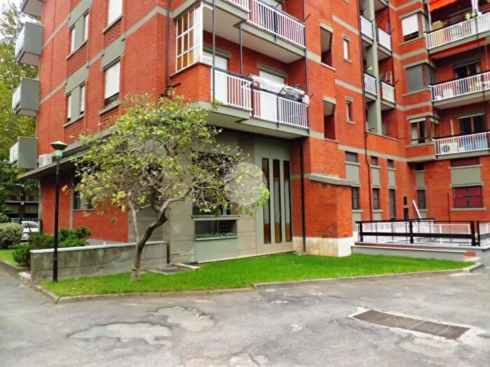 Appartamento con 5 locali in vendita in Corso Traiano, Torino