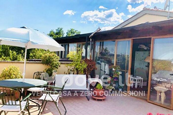 Appartamento trilocale in vendita in Strada del Poggio, Casole DElsa