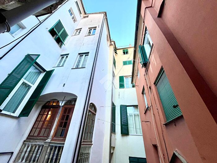 Appartamento con 6 locali in vendita in Vico Dietro Il Coro di S Cosimo, Genova