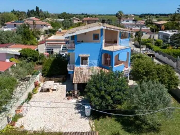 Casa con 6 locali in vendita in Via Isole delle Filippine, Siracusa
