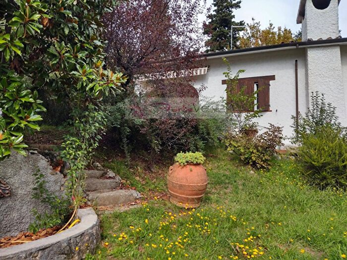 Casa con 8 locali in vendita in Via Sarzanese, Camaiore