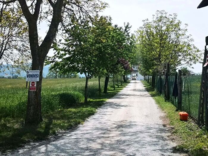 Appartamento con 7 locali in vendita in Via Colle Pezze, Gualdo Tadino