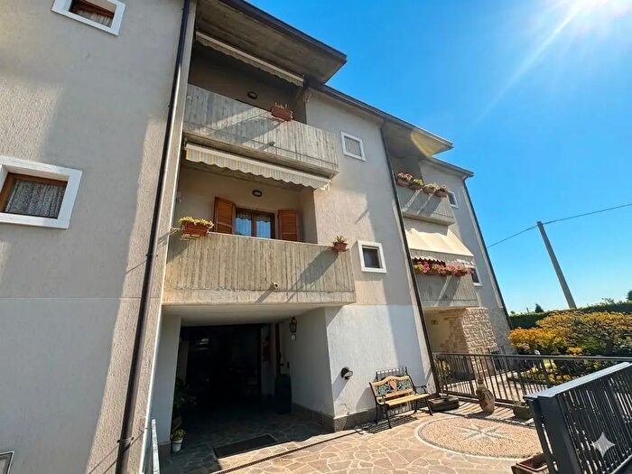 Casa con 5 locali in vendita in Via Europa Unita Carvico, Carvico