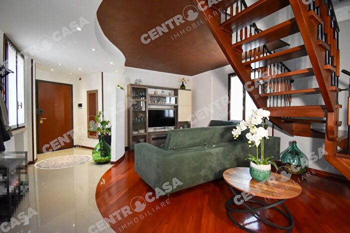 Appartamento con 5 locali in vendita in Via Venti Settembre, Legnago