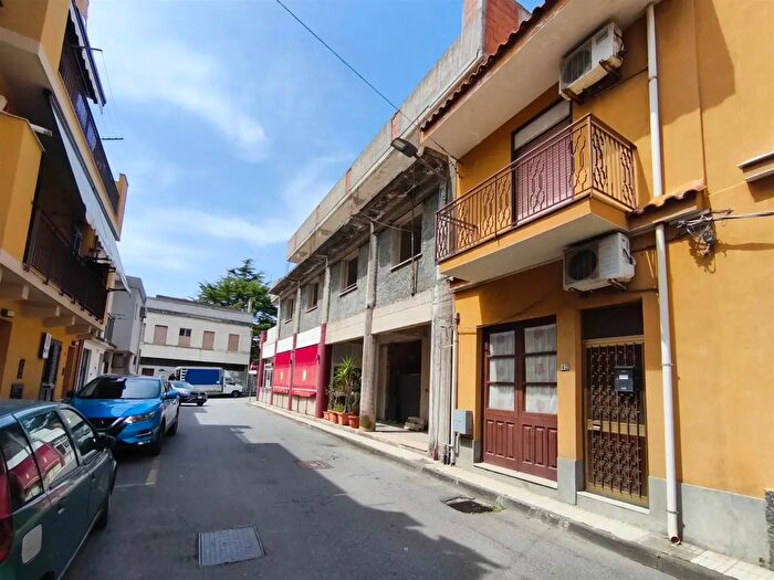 Casa quadrilocale in vendita in Via Vittorio Veneto, Nizza Di Sicilia