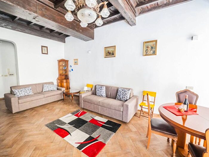 Appartamento trilocale in affitto in Via dei Cappellari, Campo de Fiori, Roma