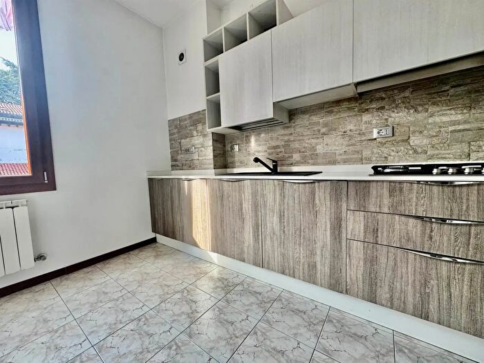 Appartamento quadrilocale in vendita in Via Luigi Fincati, Venezia