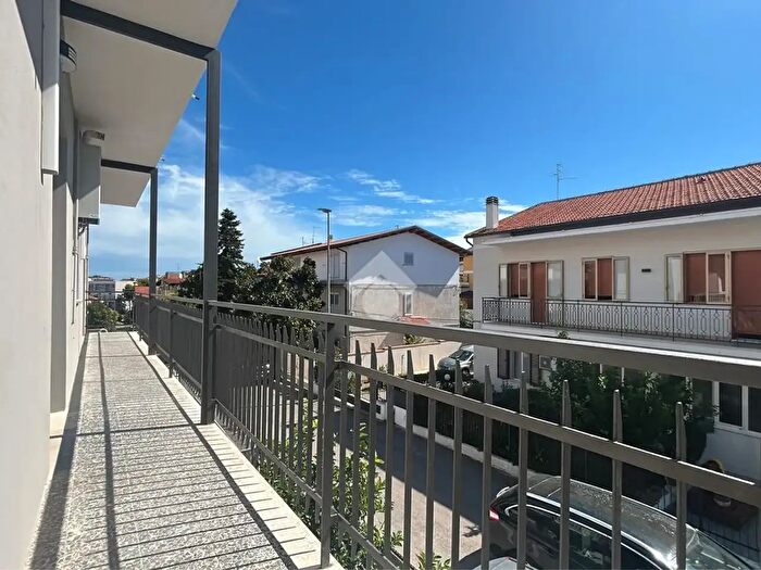 Appartamento trilocale in affitto in Via Campo di Giove, Pescara