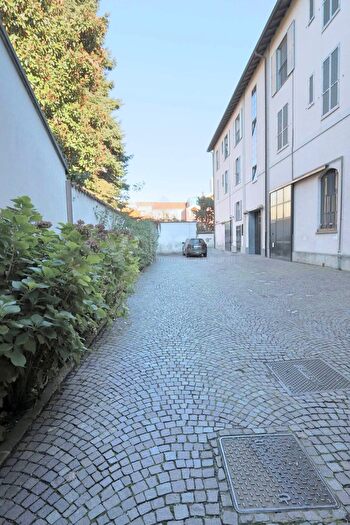 Appartamento trilocale in vendita in Via Volturno, Monza