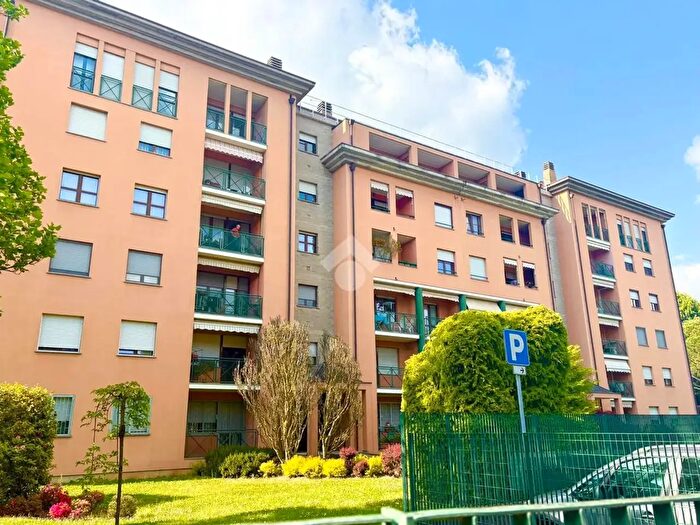 Appartamento trilocale in vendita in Via Rovereto, Gallarate