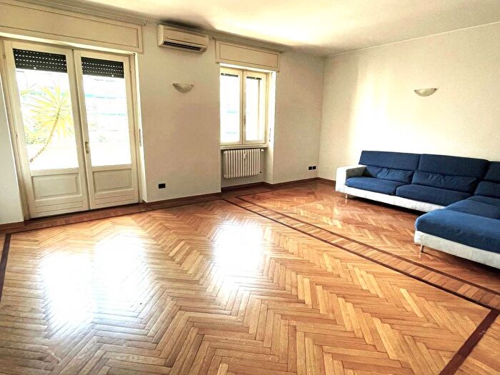 Appartamento trilocale in affitto in Via George Washington, Washington, Milano