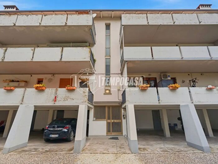 Appartamento trilocale in vendita in Via Vincenzo Liverani, Riolo Terme