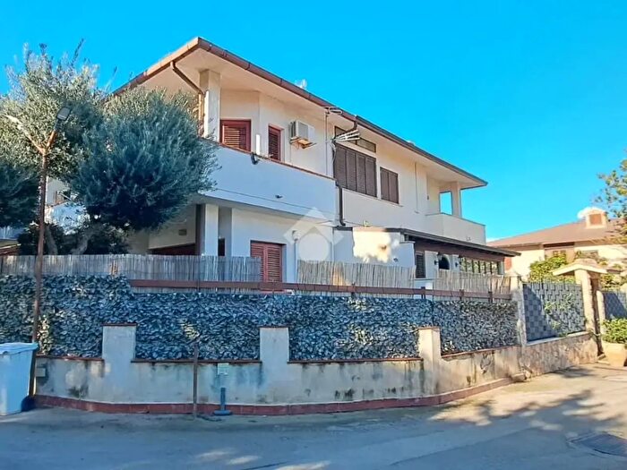 Casa con 8 locali in vendita in Viale della Regione Siciliana Nord Ovest, Palermo