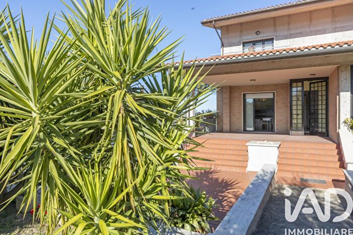 Casa con 13 locali in vendita in Via Piana, Cupramontana