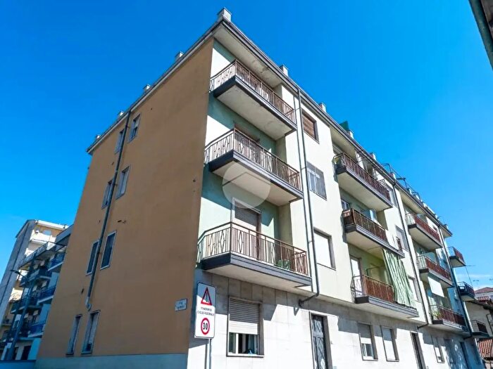 Appartamento trilocale in affitto in Via Innocenzo Platis, Chivasso