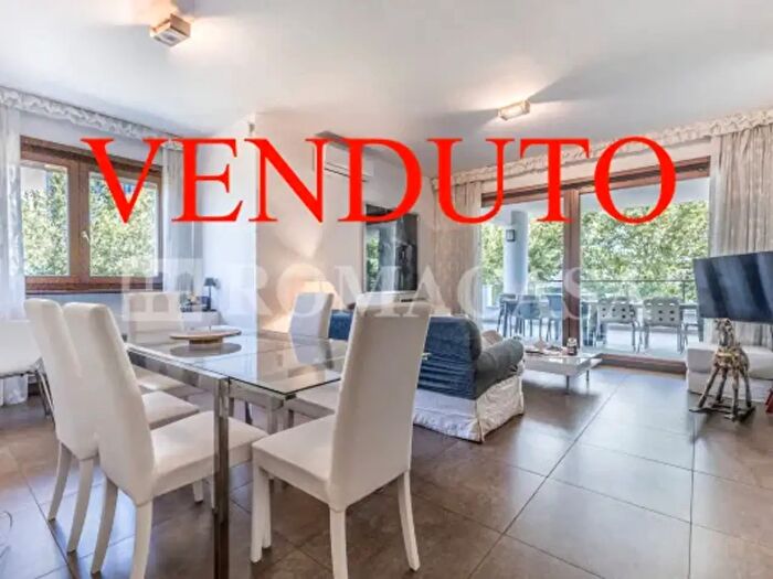 Appartamento trilocale in vendita in Via Tolosa, Roma