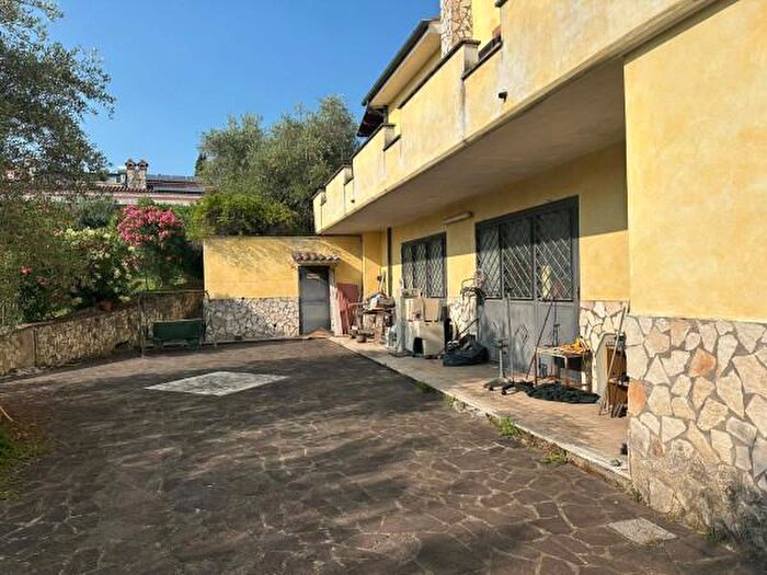Casa con 6 locali in vendita in Via Guido Reni, Guidonia Montecelio