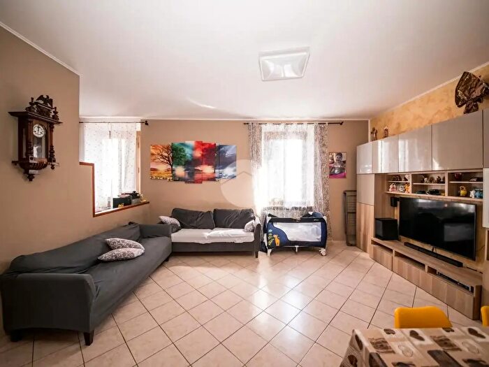 Appartamento trilocale in vendita in Via Gabriele Camozzi, Milano