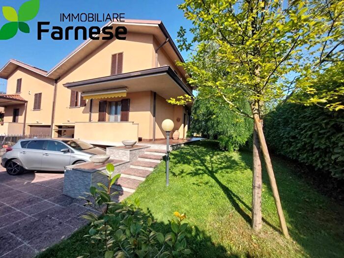 Casa quadrilocale in vendita in San Colombano al Lambro Lombardia, San Colombano Al Lambro