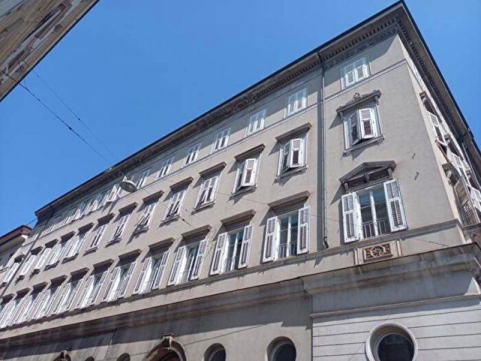 Appartamento trilocale in affitto in Borgo Teresiano, Trieste