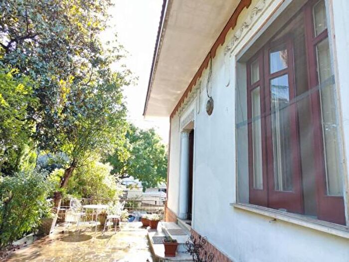 Casa con 6 locali in vendita in Liveri