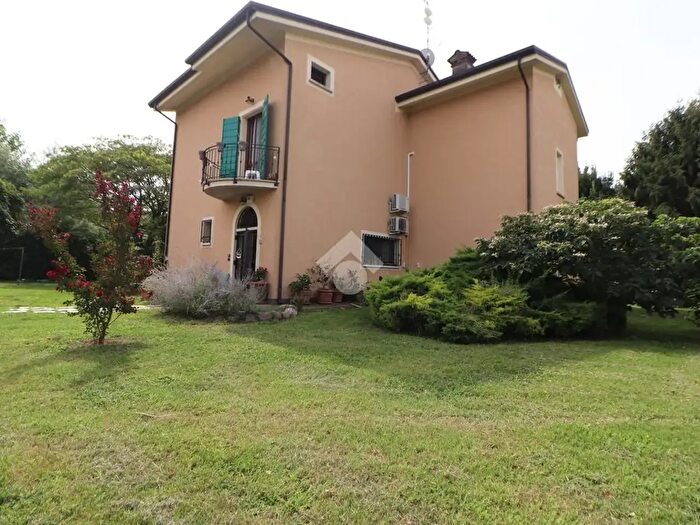 Casa con 5 locali in vendita in Via Borghetto, Rodigo