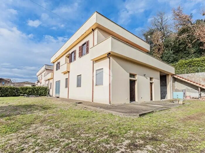 Casa con 7 locali in vendita in Via Vignarola, Gallese