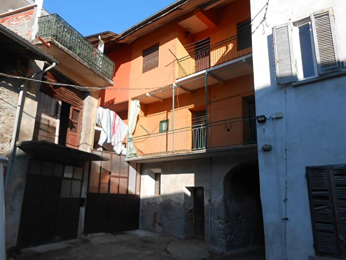 Casa con 6 locali in vendita in Gozzano, Gozzano