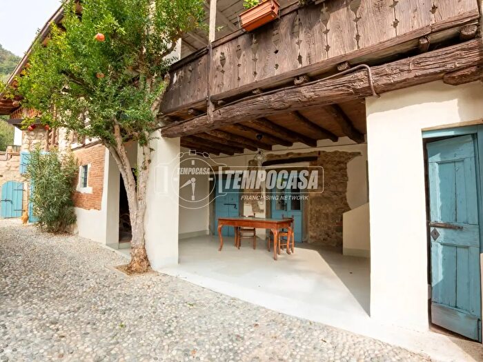 Casa con 5 locali in vendita in Via Provinciale, Adrara San Martino