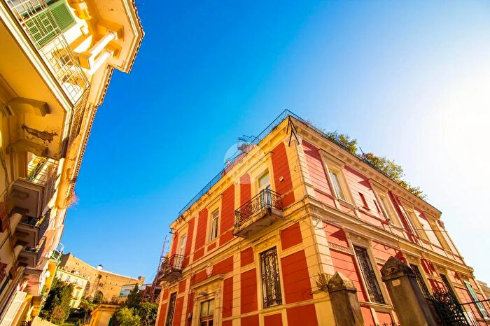 Appartamento con 5 locali in vendita in Via Antonio Mancini, Napoli