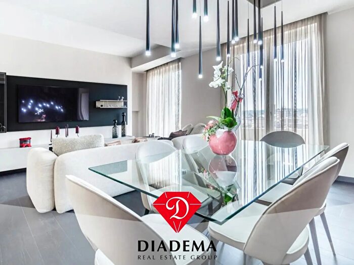 Appartamento quadrilocale in vendita in Via Ivrea, Gallarate