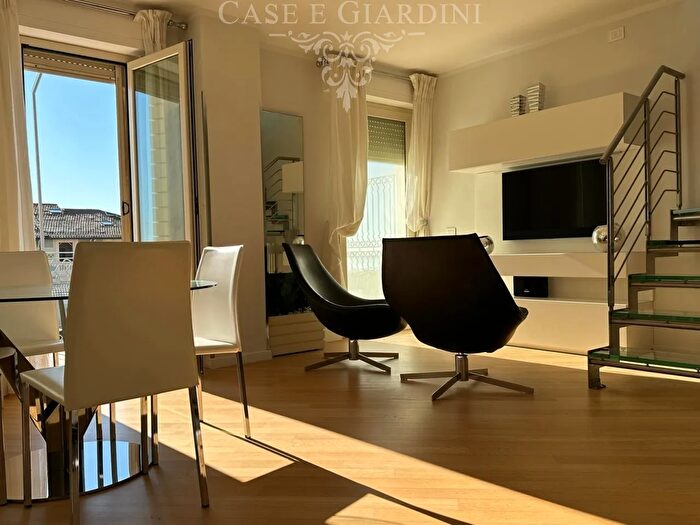 Appartamento con 5 locali in vendita in Viareggio