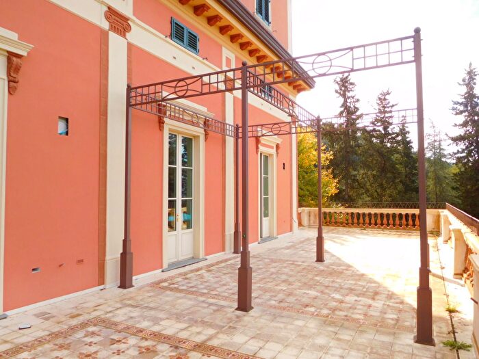 Casa con 18 locali in vendita in San Giuliano Terme