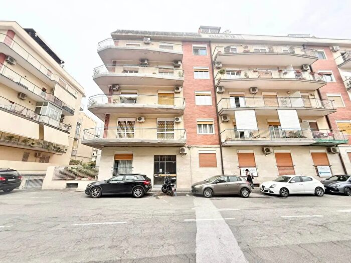 Appartamento trilocale in vendita in Via Novara, Catania