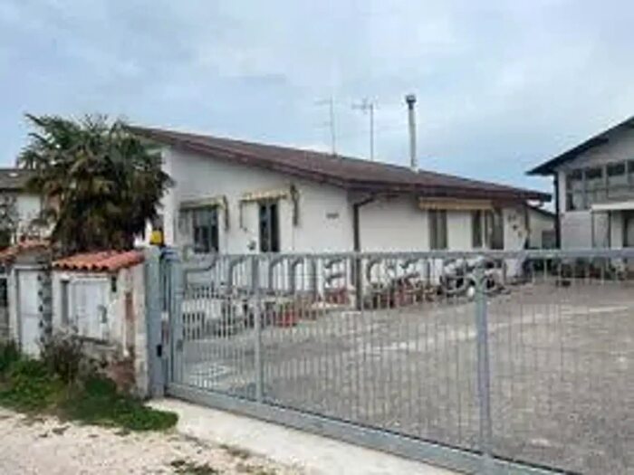 Casa trilocale in vendita in Strada Laghi, Chioggia