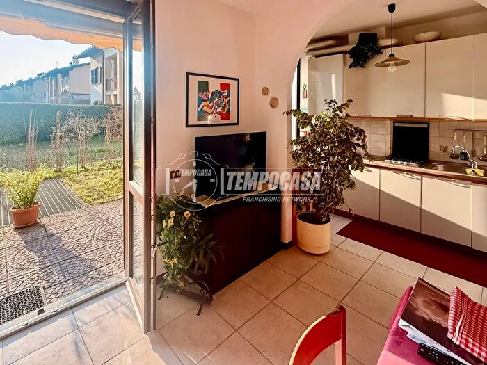 Appartamento bilocale in vendita in Via Don Carlo Gnocchi, Casatenovo