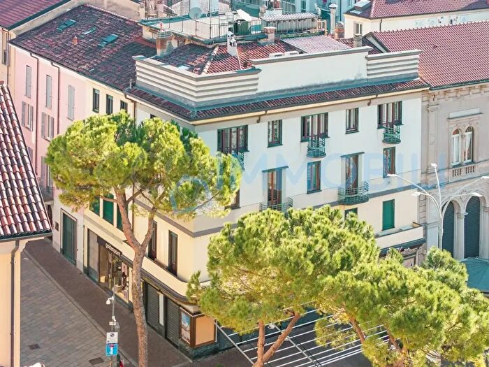 Appartamento quadrilocale in vendita in Piazza Garibaldi, Lecco