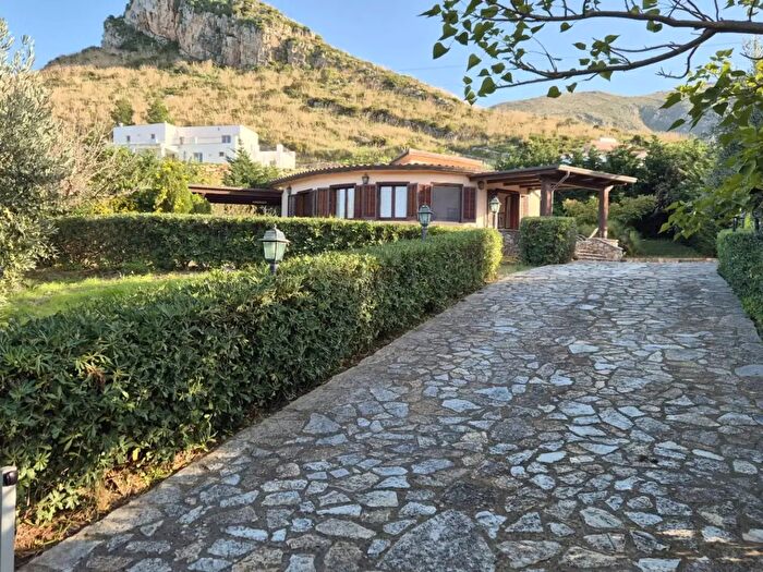 Casa con 5 locali in affitto in Contrada Acquavite, Castellammare Del Golfo