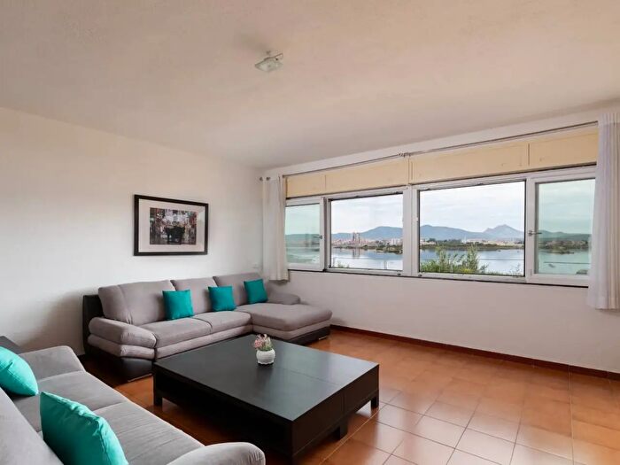 Appartamento con 5 locali in affitto in Via Macerata, Olbia