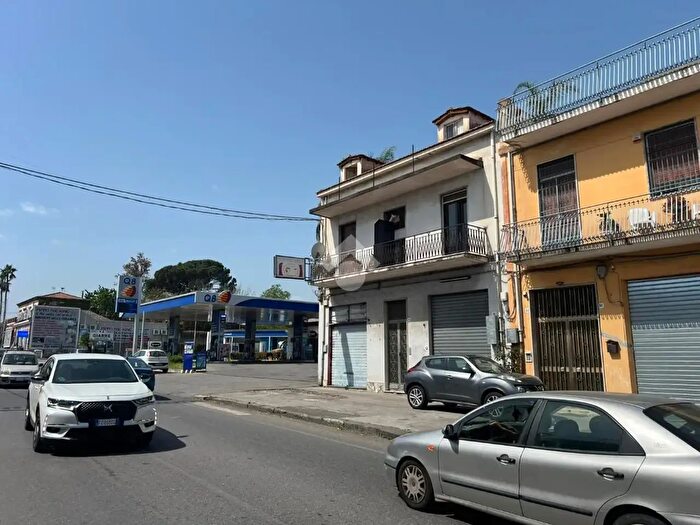Appartamento trilocale in affitto in Via Ruggero I, Giarre