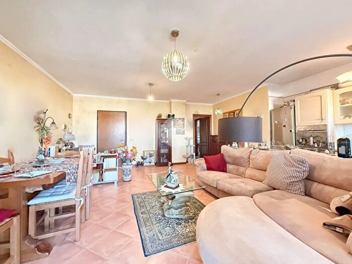 Appartamento trilocale in vendita in Viale Francesco Caltagirone, Roma