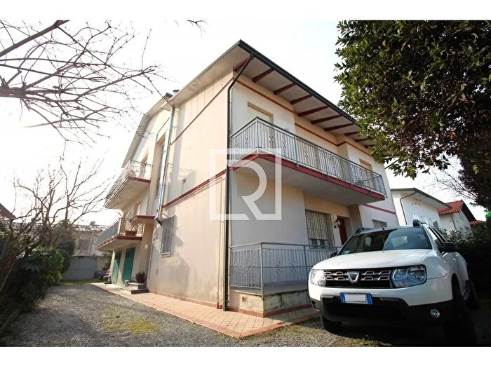 Appartamento quadrilocale in vendita in Viale Nettuno Cervia, Cervia