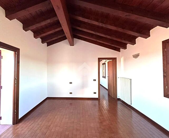 Casa con 5 locali in vendita in Via Montello, Asolo
