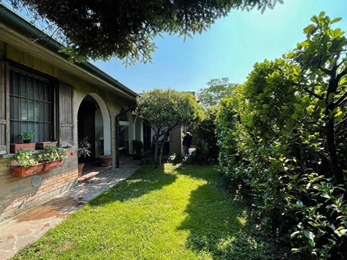 Casa quadrilocale in vendita in Pandino