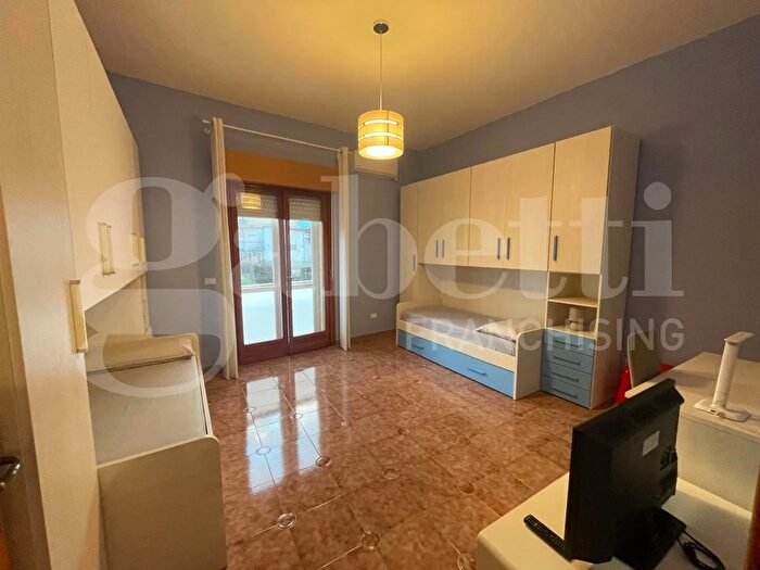 Appartamento quadrilocale in vendita in Via Marche, Siracusa