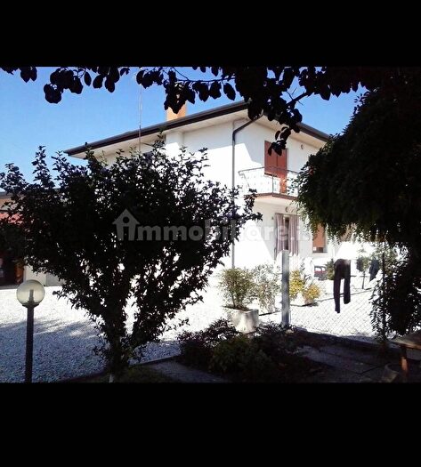Casa con 8 locali in vendita in Treviso